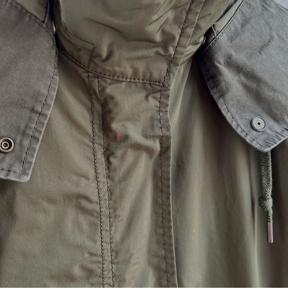 Uniqlo | Tech Olive Green Jacket with Removable Lining - Picture 6 of 11